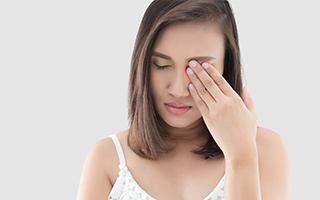 Augenjucken – Allergie?
